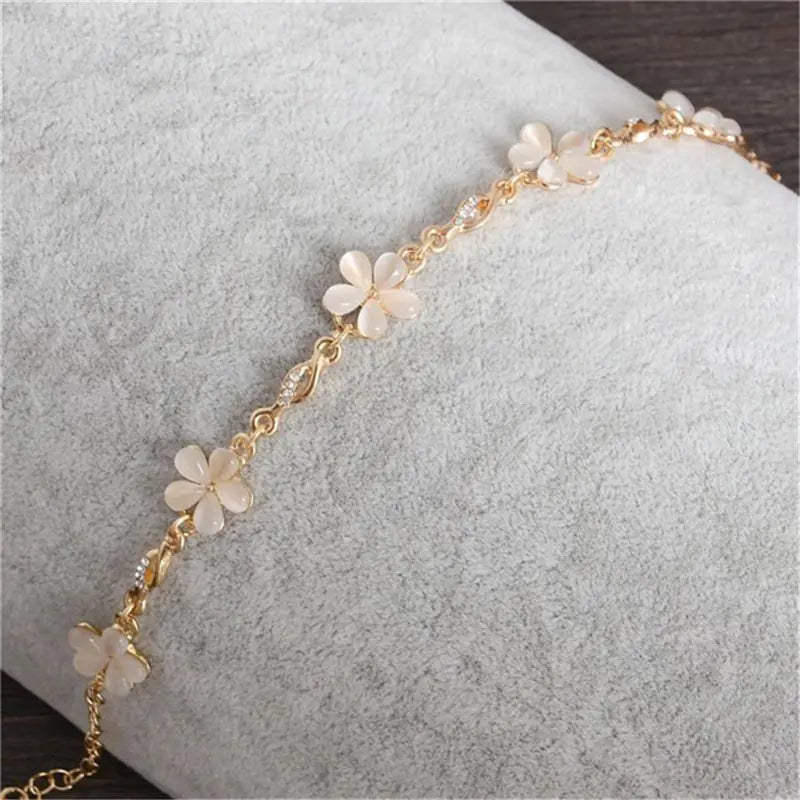 Fashion Cat's Eye Stone Flower Bracelet for Women